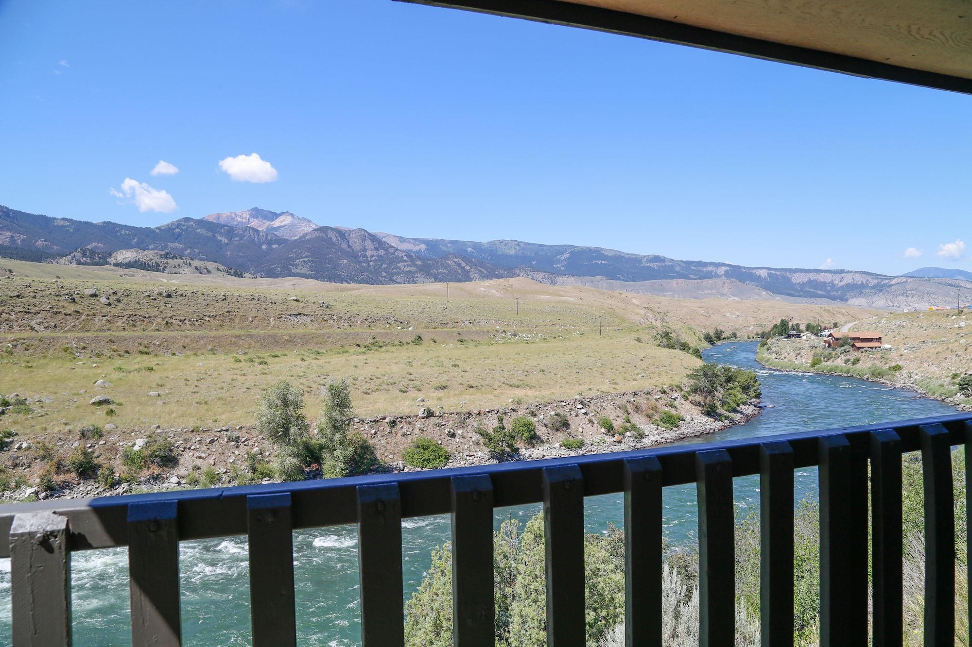 The Ridgeline Hotel At Yellowstone, Ascend Hotel Collection Gardiner Dış mekan fotoğraf