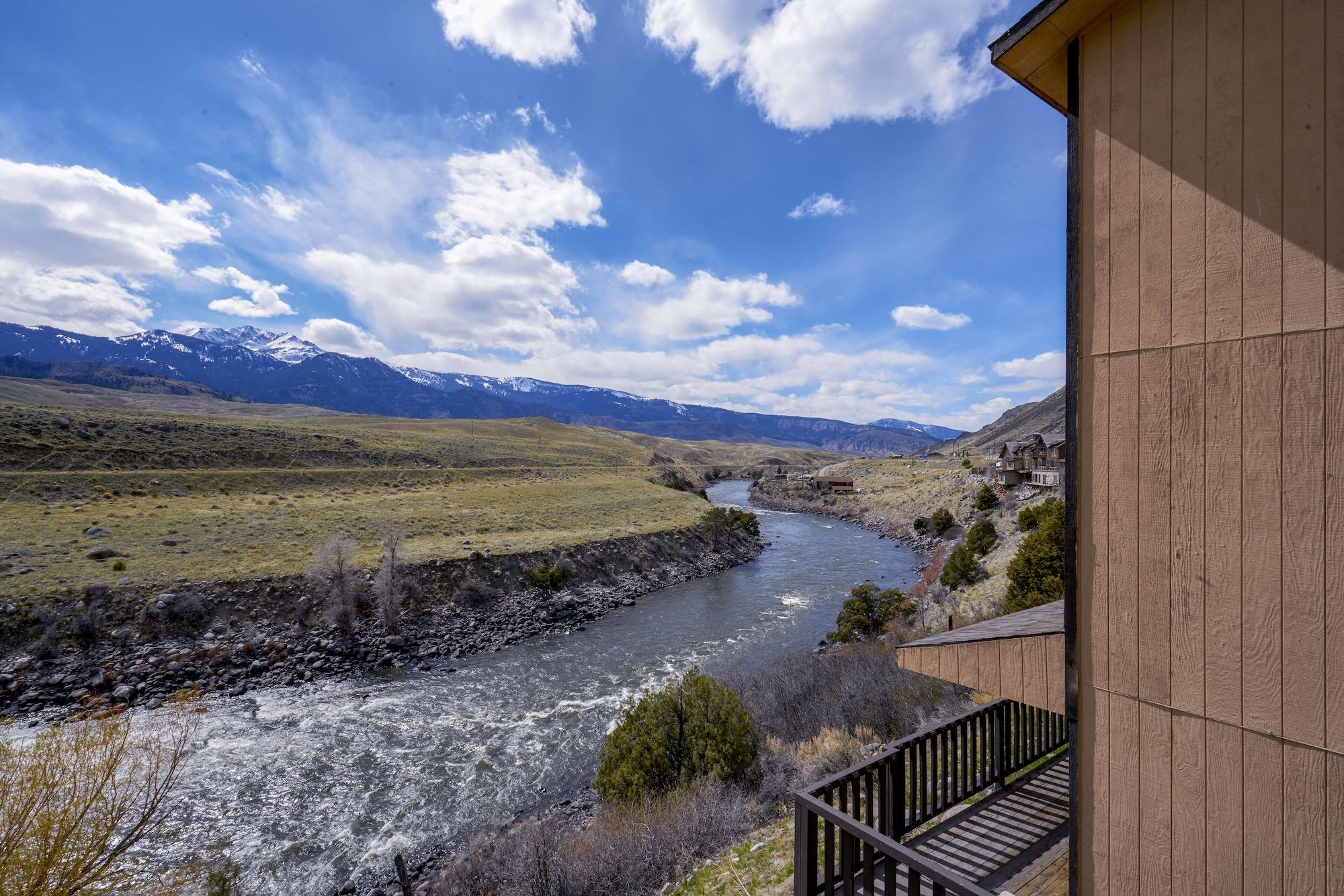 The Ridgeline Hotel At Yellowstone, Ascend Hotel Collection Gardiner Dış mekan fotoğraf