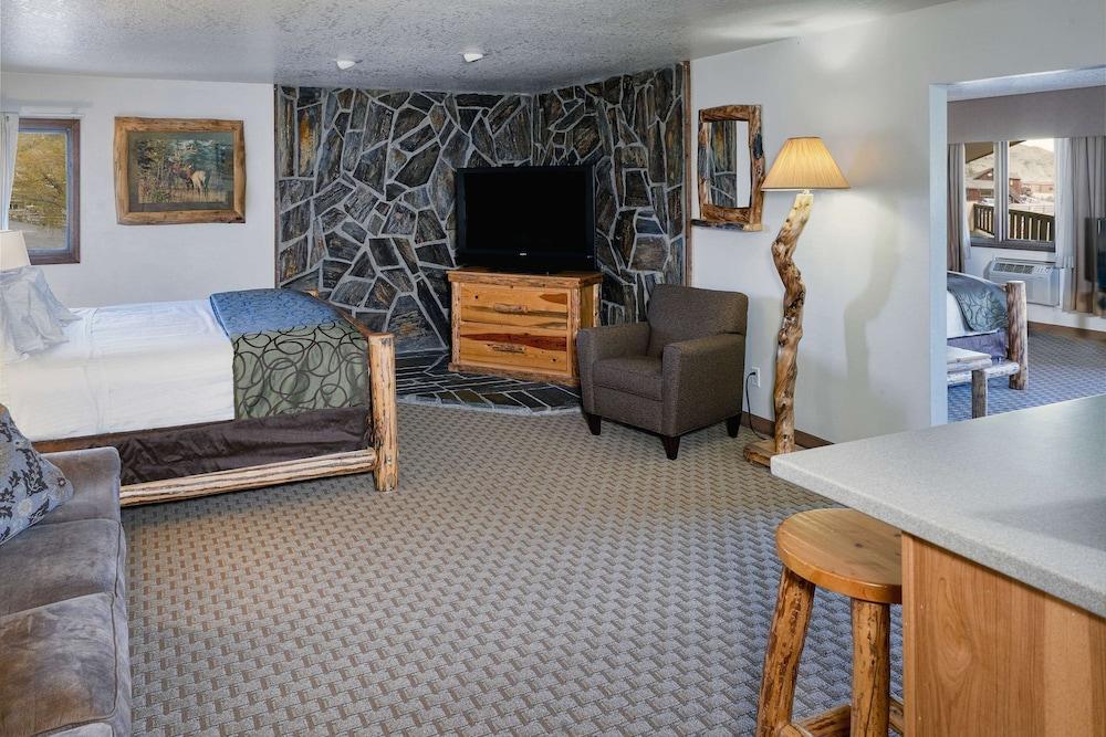 The Ridgeline Hotel At Yellowstone, Ascend Hotel Collection Gardiner Dış mekan fotoğraf