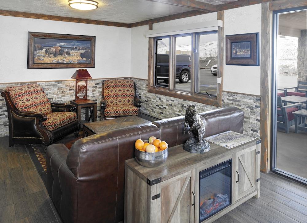 The Ridgeline Hotel At Yellowstone, Ascend Hotel Collection Gardiner Dış mekan fotoğraf