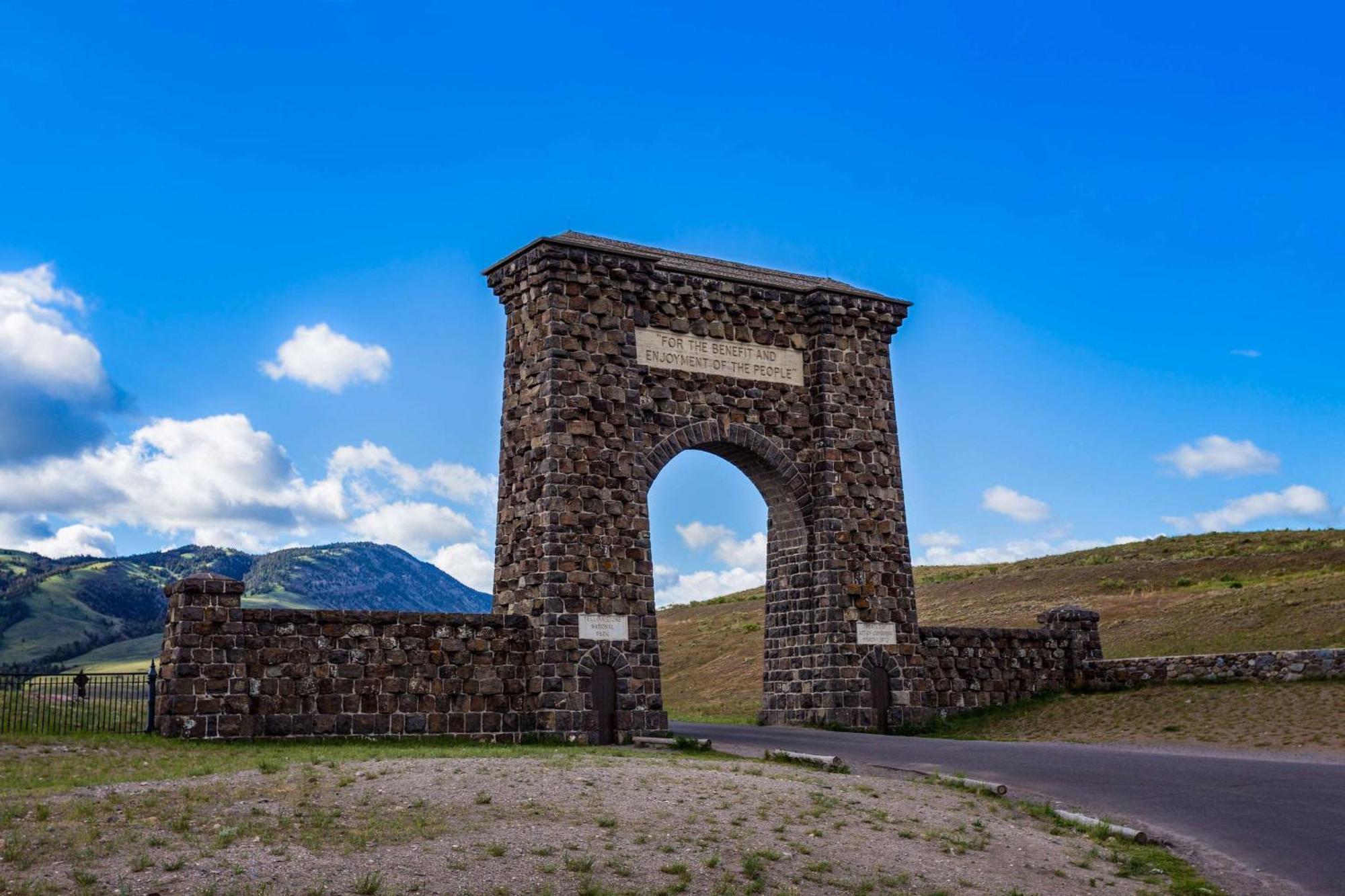 The Ridgeline Hotel At Yellowstone, Ascend Hotel Collection Gardiner Dış mekan fotoğraf