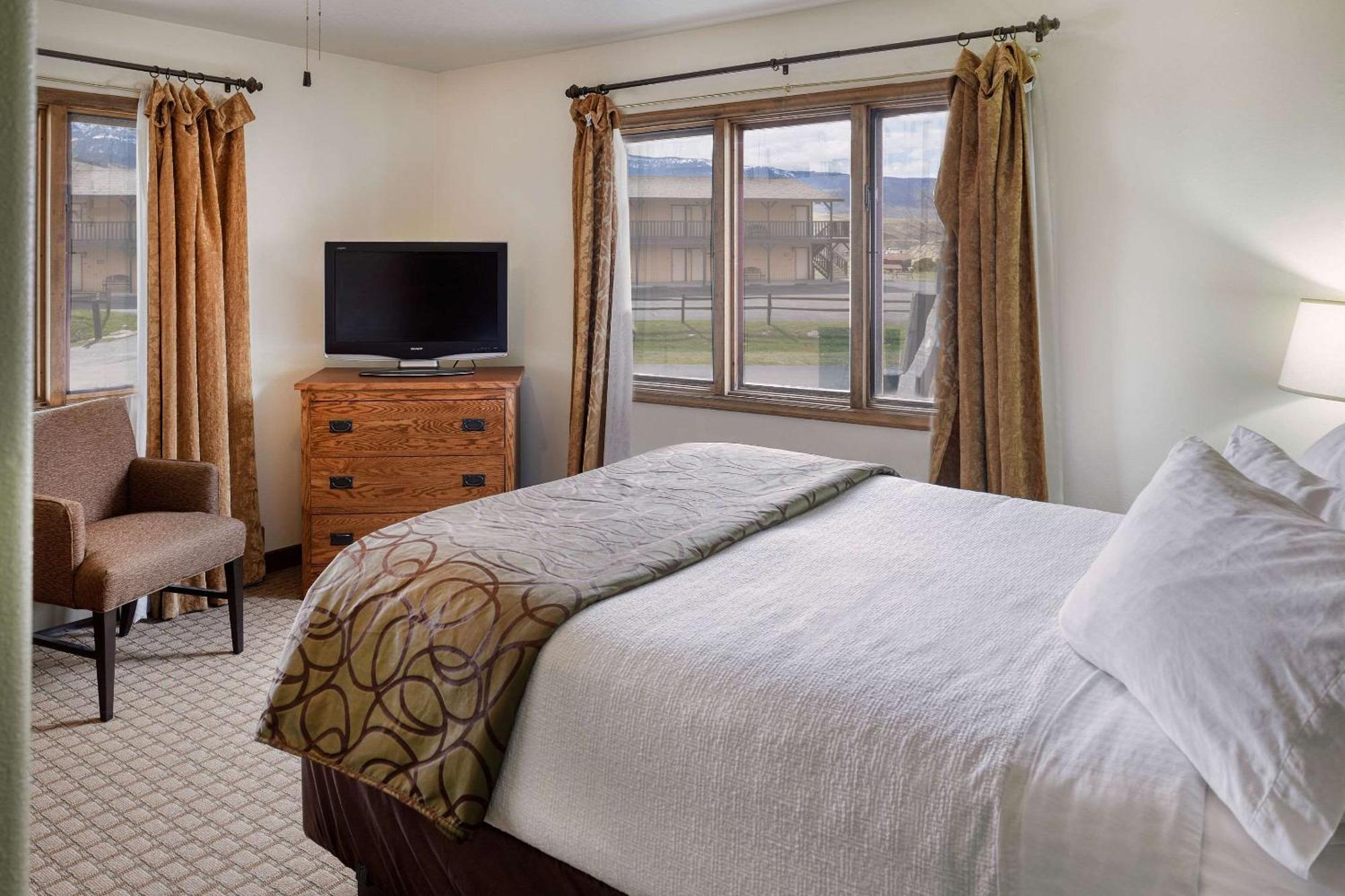 The Ridgeline Hotel At Yellowstone, Ascend Hotel Collection Gardiner Dış mekan fotoğraf