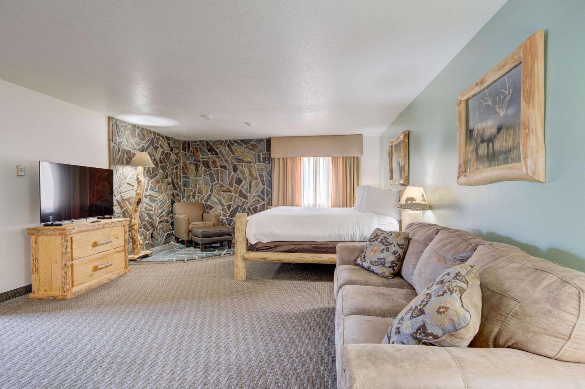 The Ridgeline Hotel At Yellowstone, Ascend Hotel Collection Gardiner Dış mekan fotoğraf