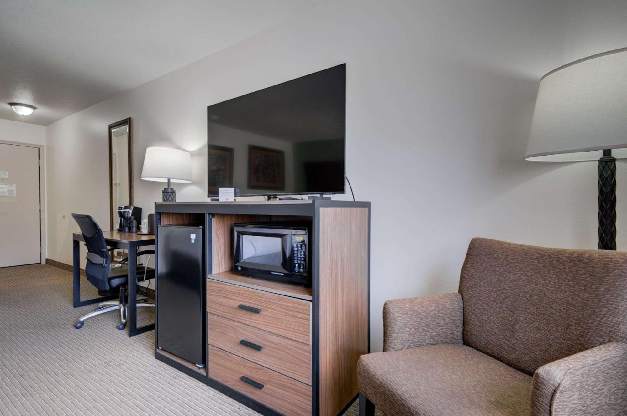 The Ridgeline Hotel At Yellowstone, Ascend Hotel Collection Gardiner Dış mekan fotoğraf