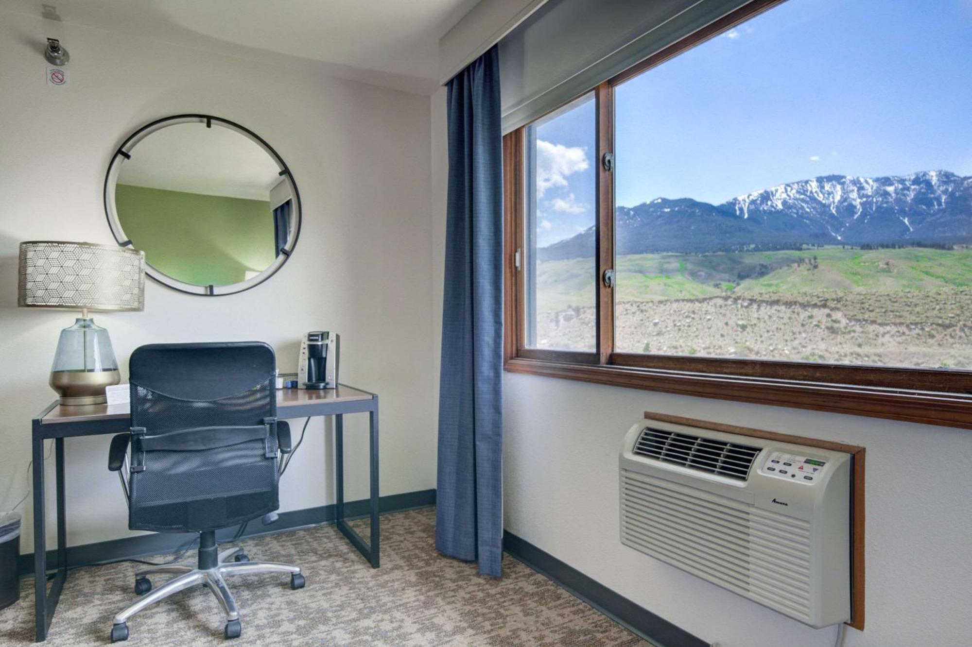 The Ridgeline Hotel At Yellowstone, Ascend Hotel Collection Gardiner Dış mekan fotoğraf